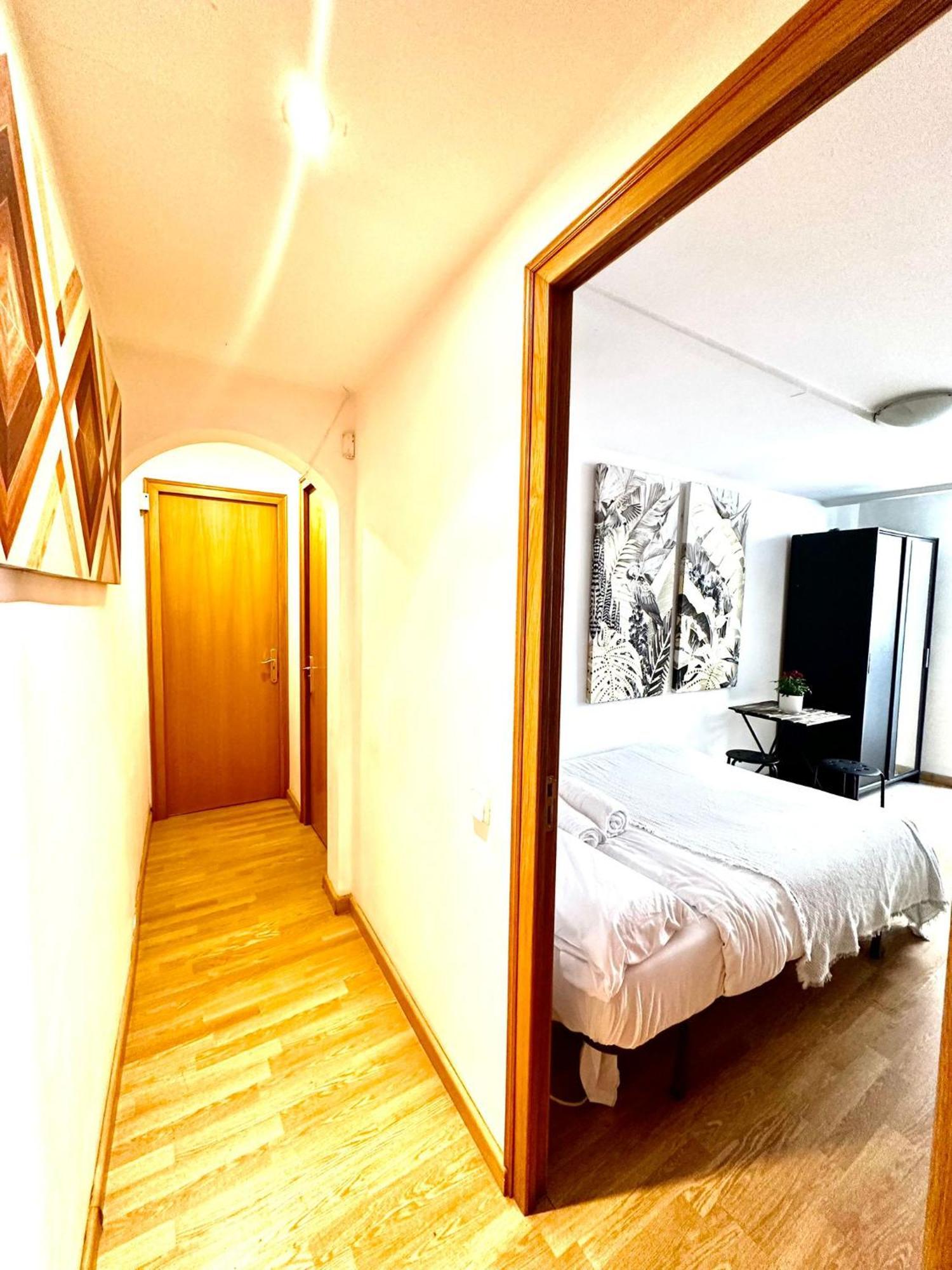 Private Rooms In City Center Barcelona Exteriör bild