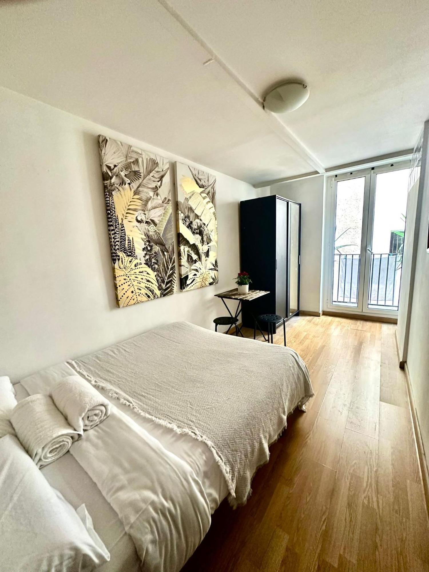 Private Rooms In City Center Barcelona Exteriör bild