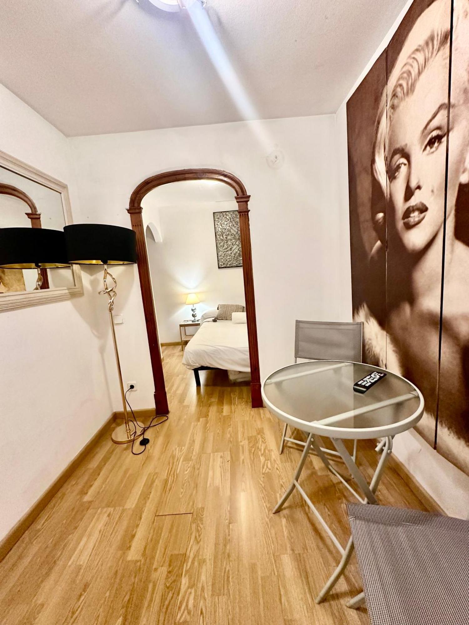 Private Rooms In City Center Barcelona Exteriör bild